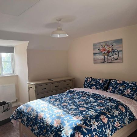 Centrally Located Lincolnshire Home With Free Parking On Premises Dış mekan fotoğraf