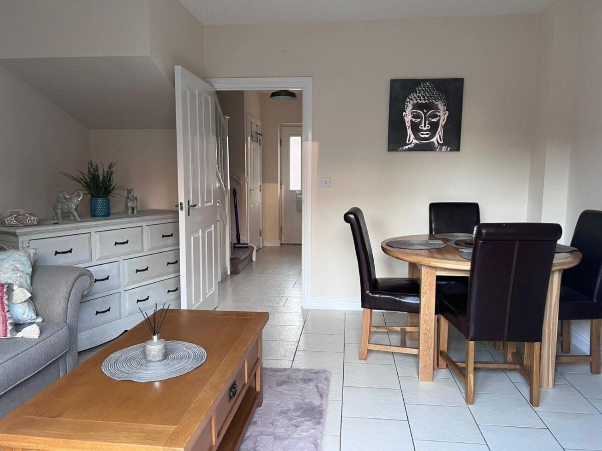 Centrally Located Lincolnshire Home With Free Parking On Premises Dış mekan fotoğraf