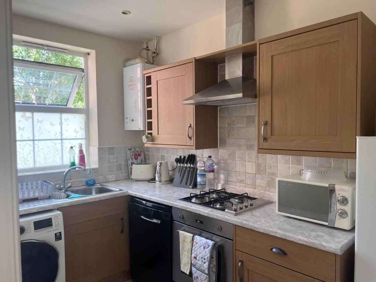 Centrally Located Lincolnshire Home With Free Parking On Premises Dış mekan fotoğraf