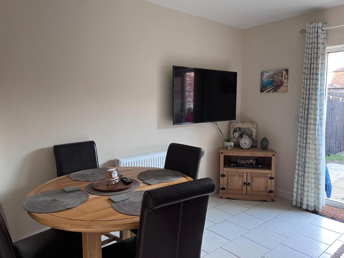 Centrally Located Lincolnshire Home With Free Parking On Premises Dış mekan fotoğraf