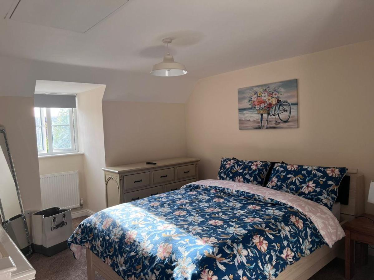 Centrally Located Lincolnshire Home With Free Parking On Premises Dış mekan fotoğraf